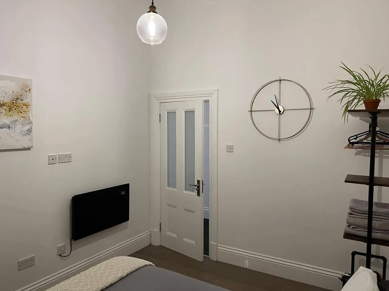 Modern And Spacious 2 Bedroom Flat Near Shoreditch London