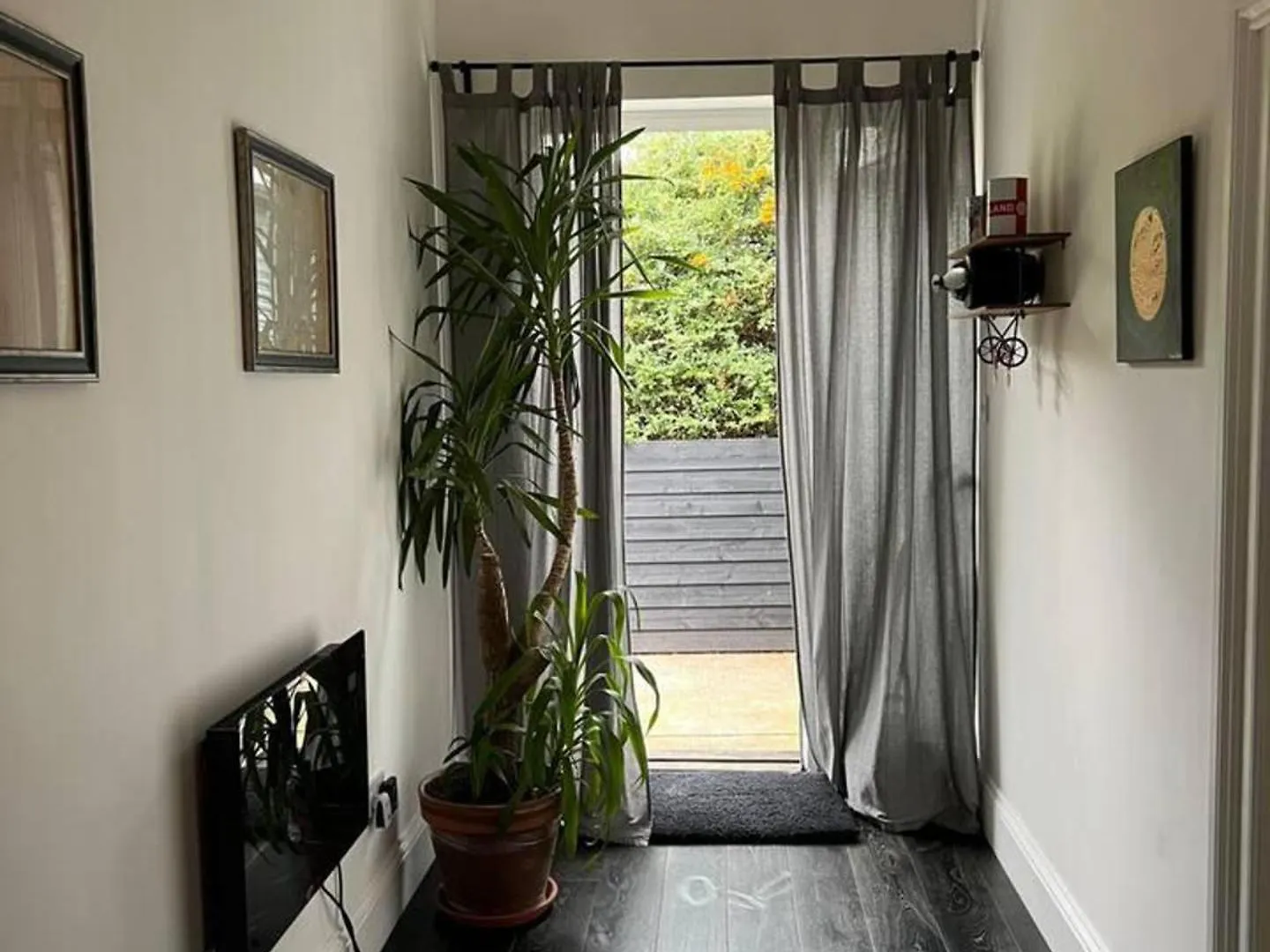 Modern And Spacious 2 Bedroom Flat Near Shoreditch London